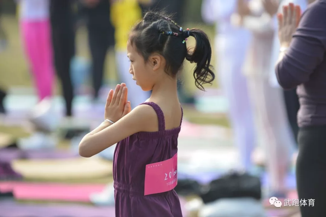 热烈祝贺深圳千人瑜伽活动完美闭半岛综合体育入口幕(图5)