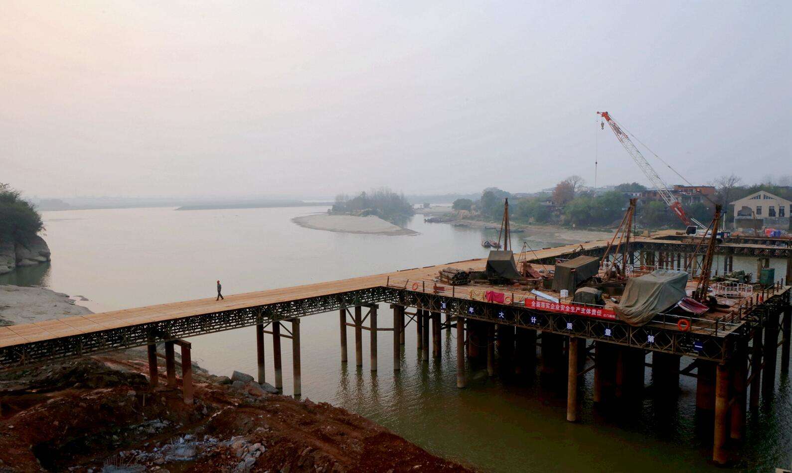 明年年底建成通车!永修大桥重建工程项目,正在抓紧施工.