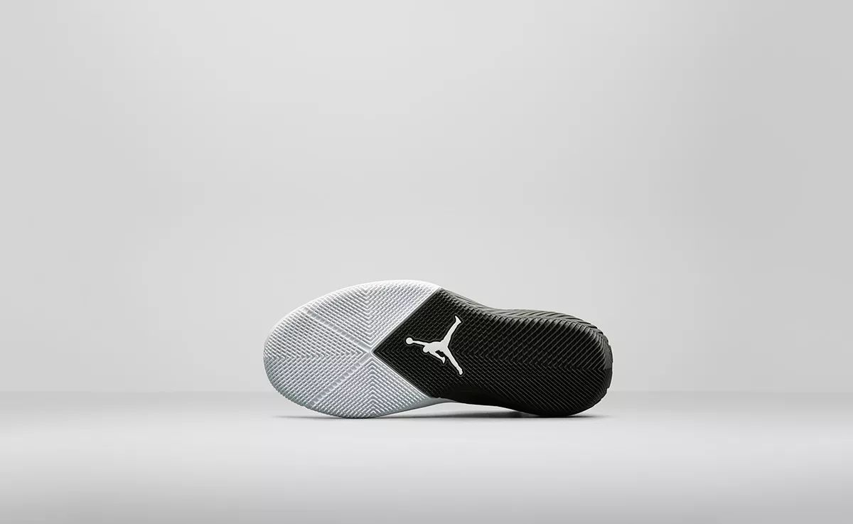 威少首款签名战靴 jordan why not zer0.1