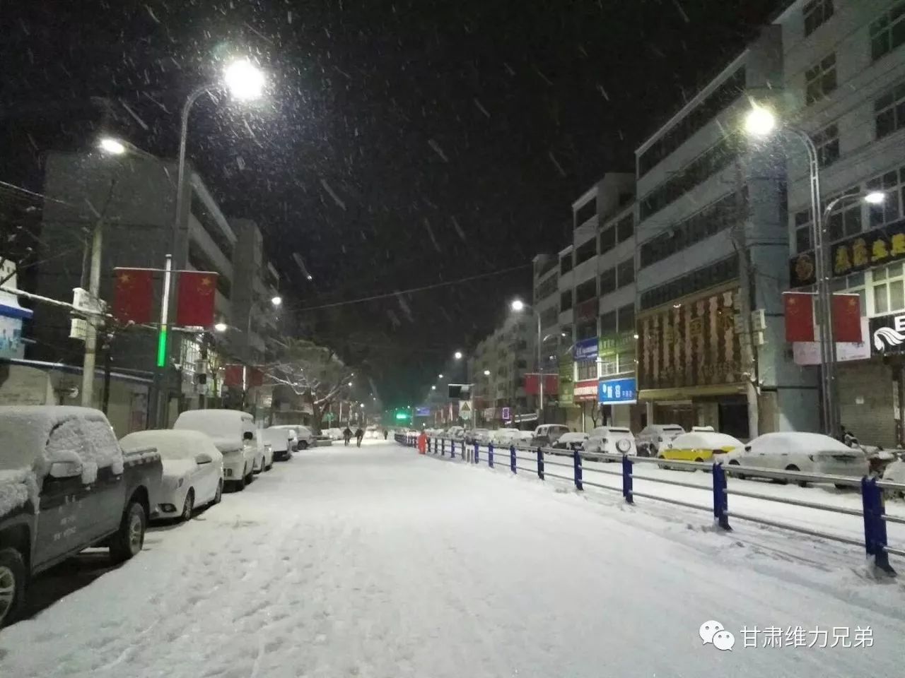 快来看,这里都是咱西和今天的下雪照片!