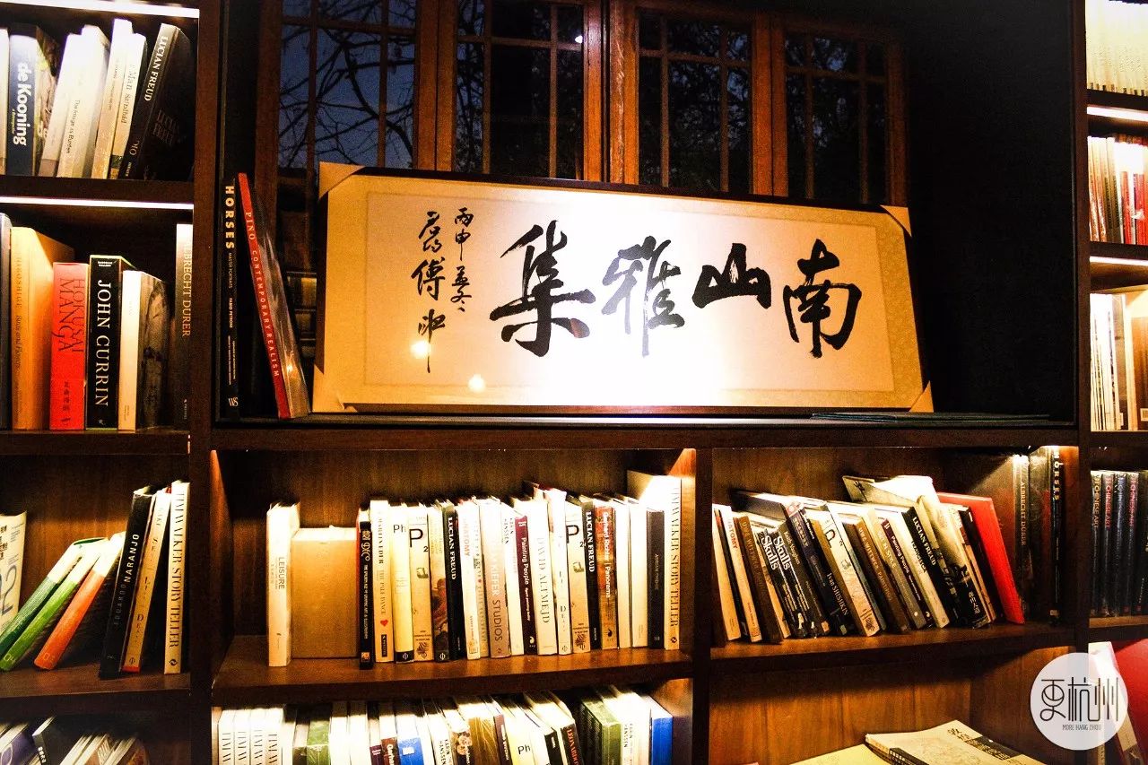 刷爆朋友圈的"最美书店",24小时不打烊?杭州人直呼比