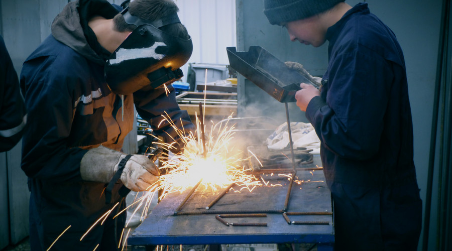 震惊你知道在英国电焊工月薪多少吗