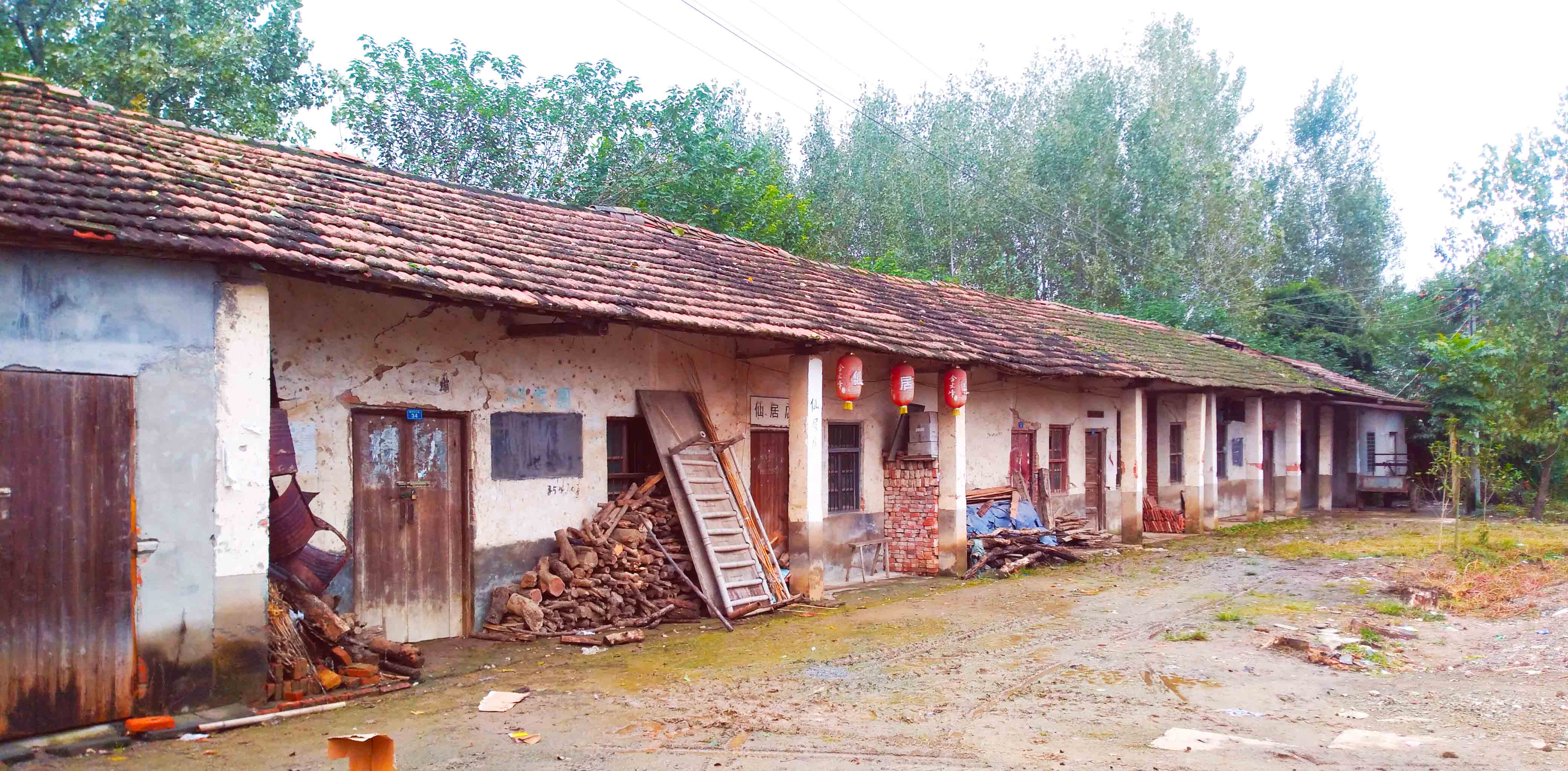 石牌勤劳街市保存完好90年代初的年代房屋场景