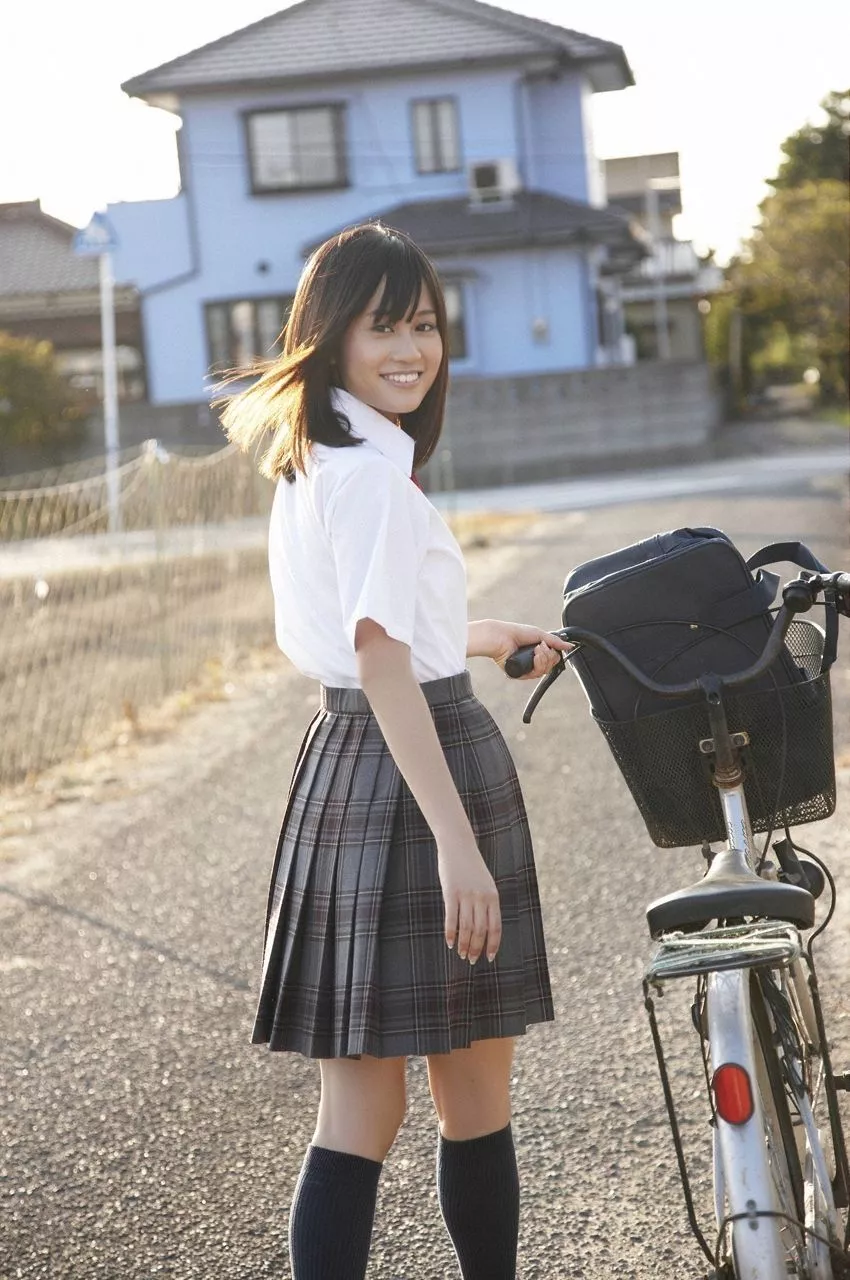 日本女生的校服裙子到底有多短?