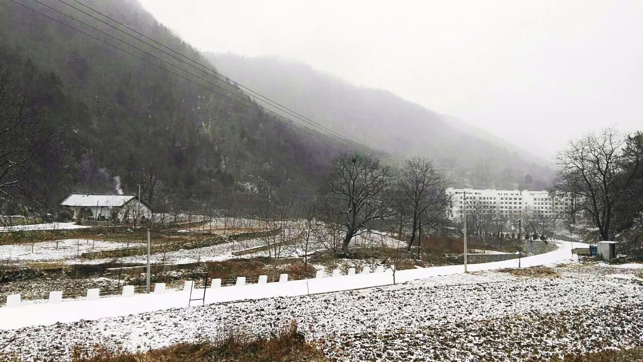 柞水县营盘镇龙潭村 摄影:黄小昌