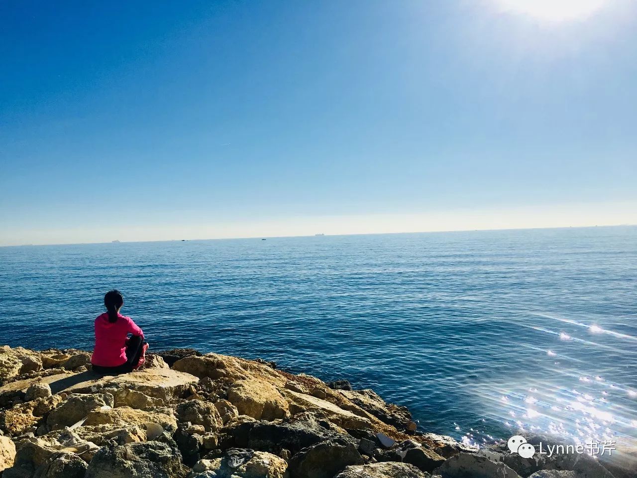 当独自面对星辰大海,或是参加一场热闹的婚礼或聚会,甚至是走在异国