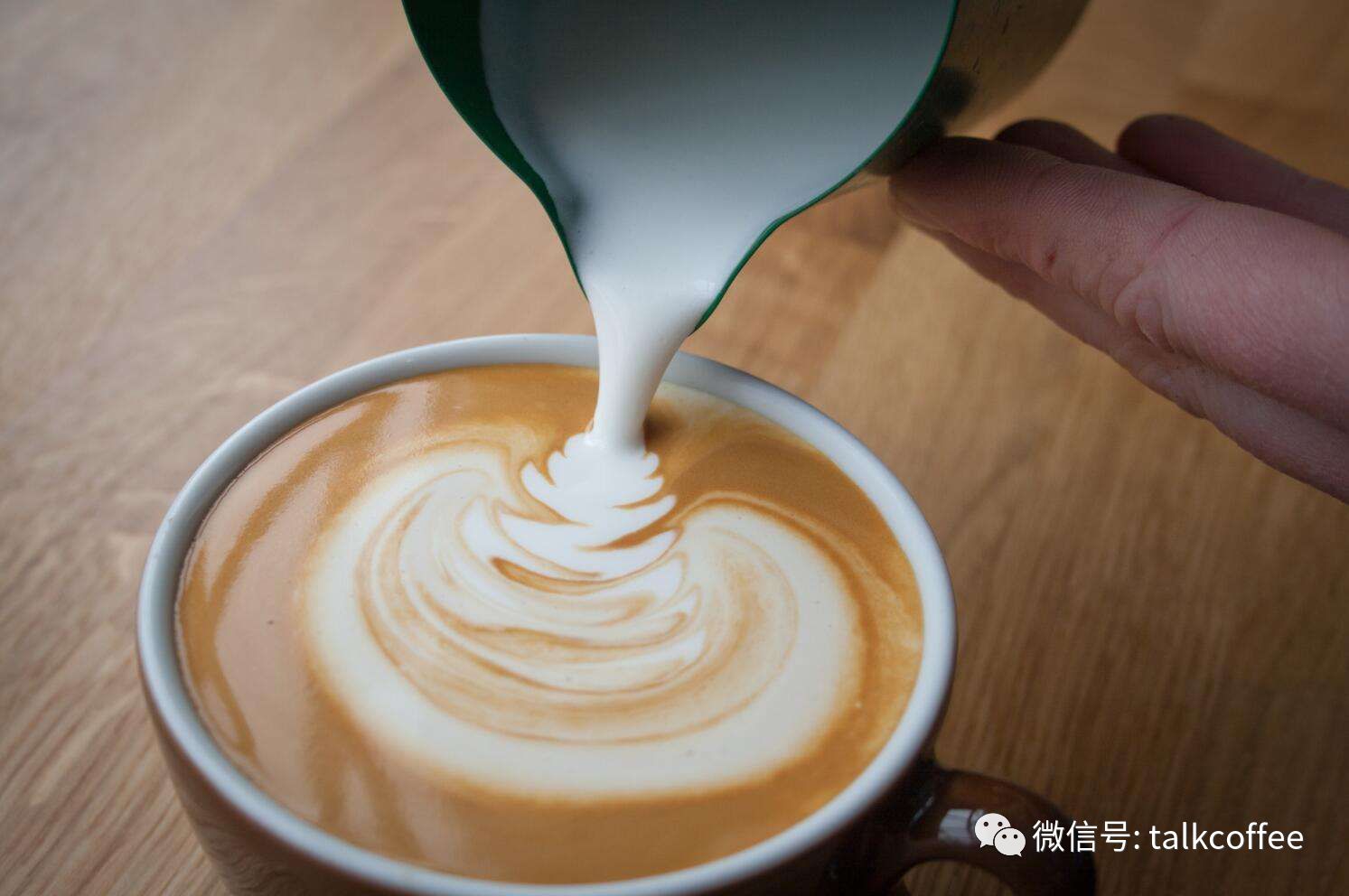制作咖啡奶泡保留的更久方法