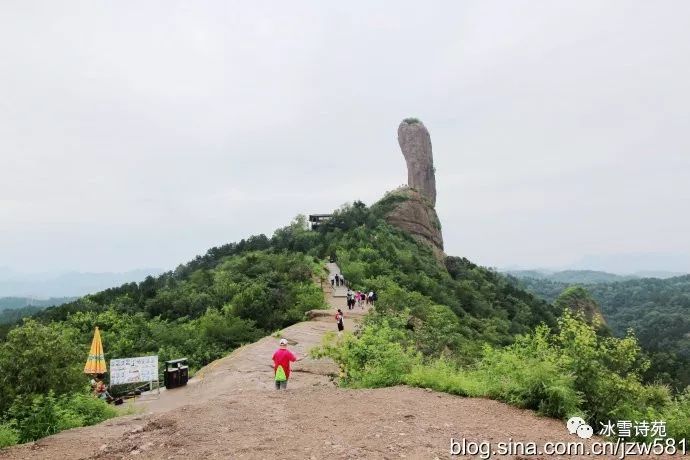 梅苑题画承德棒槌山