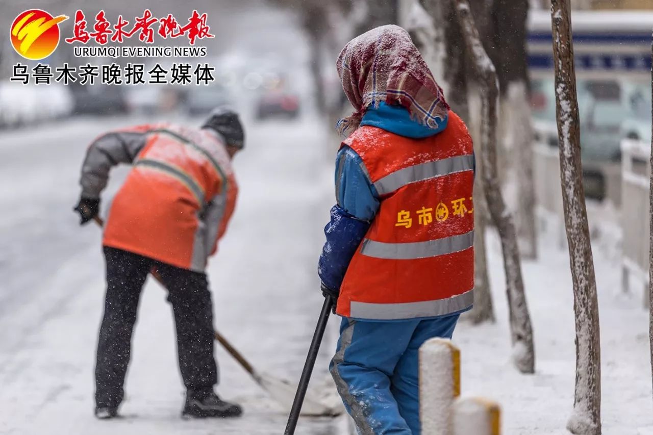 有这么一群人 他们就是城市的美容师——环卫工人 在这个冷冬 温暖着