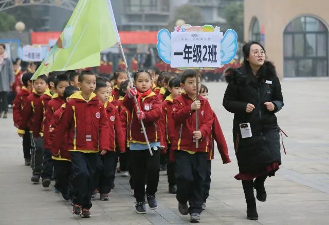 冬季运动会南充一中附属小学2017冬季趣味运动会圆满结束