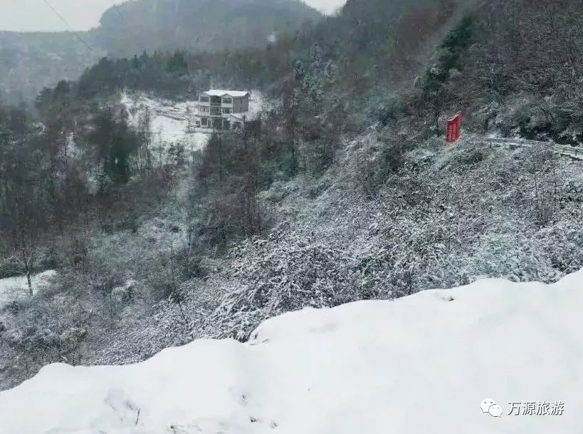 万源各地迎来2018年第一场雪