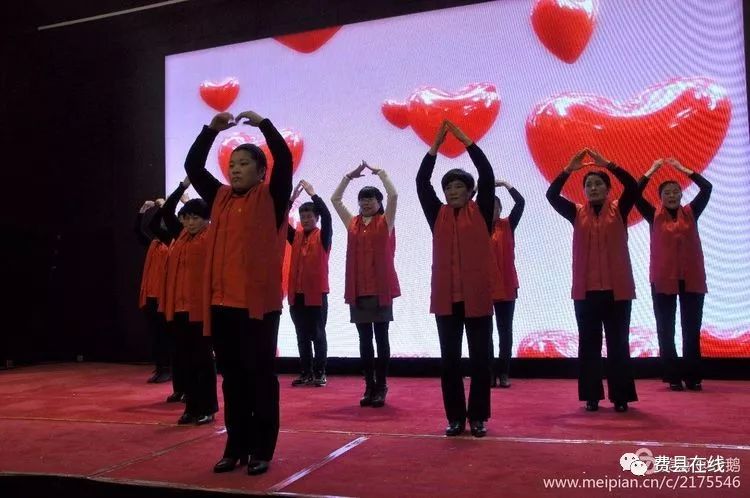 探沂分会表演手语舞《感恩的心》