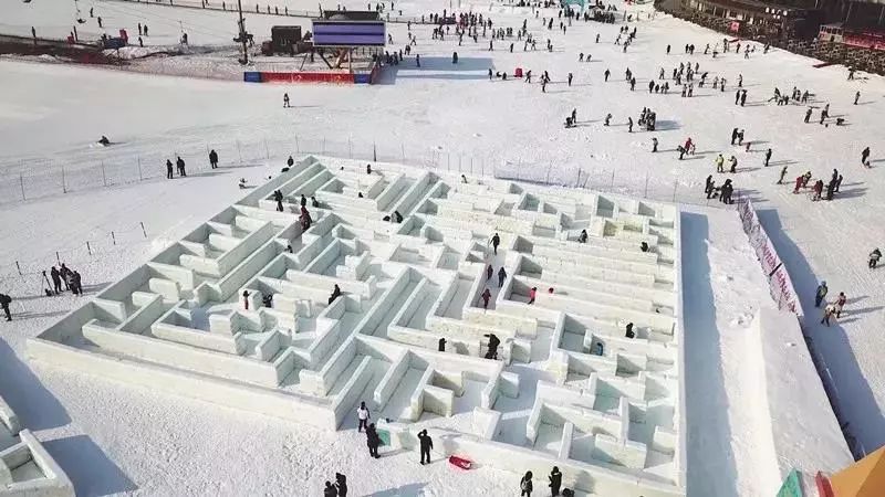 中国首个超美冰雪艺术小镇,还有最大的冰迷宫,错过将遗憾终身!