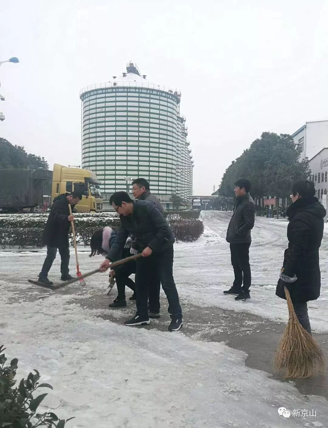 京山有多少人口_平安京山兔(3)