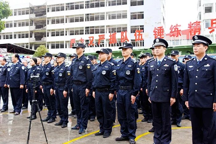 据悉,一年来,特勤大队坚持以军事化管理抓队伍,推进学习,训练,路面