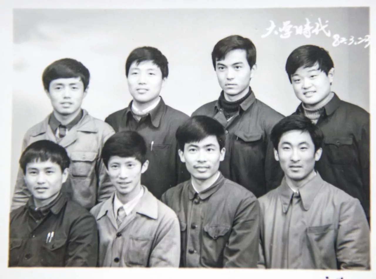 公,山东烟台市栖霞藏家庄公社油家泊大队,1972年12月栖霞三中毕业后