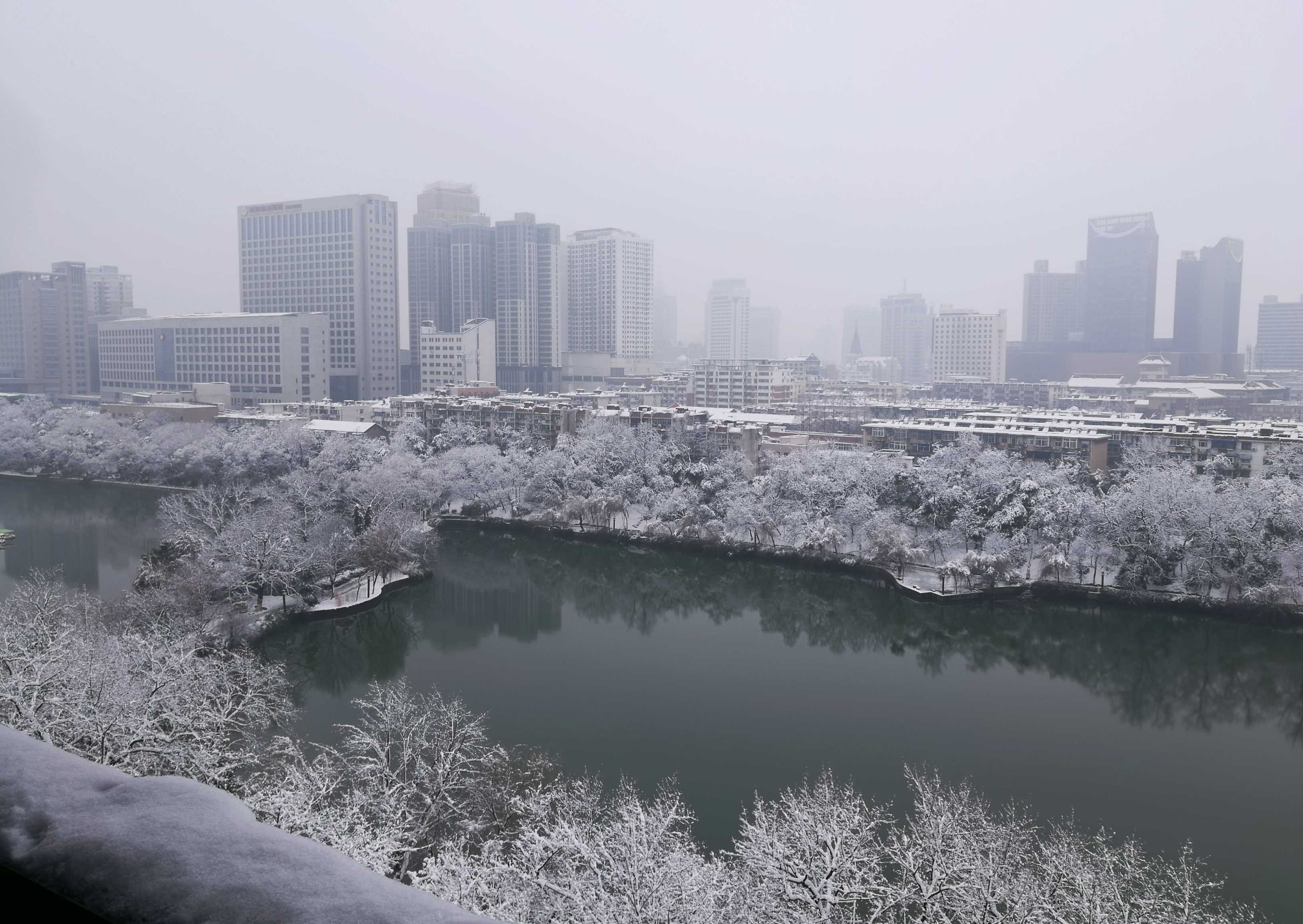 安徽合肥包公园雪景美如画