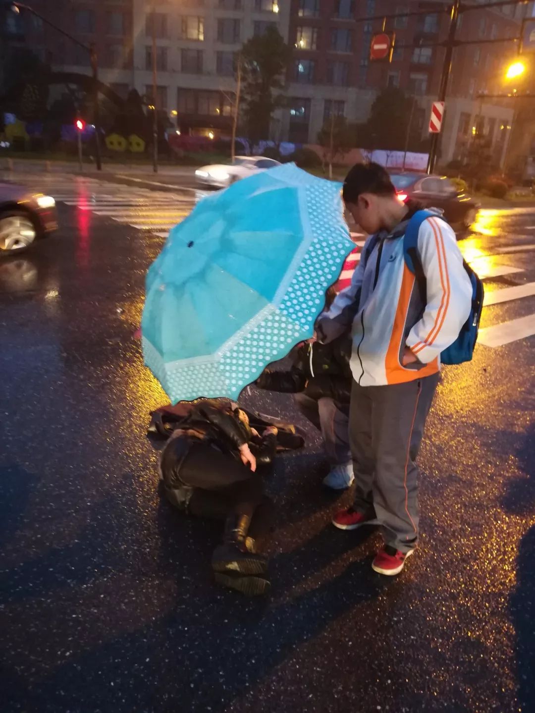 急诊护士、外卖小哥、公职人员携手救人 温州街头上演10分钟“生命接力” - 永嘉网