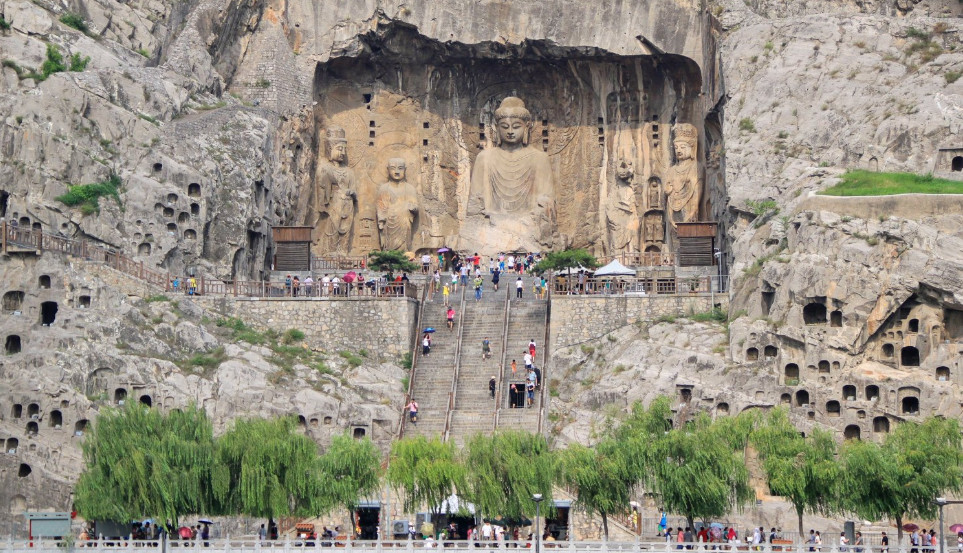 龙门石窟是河南洛阳的必去景点,中国四大石窟之一,世界文化遗产,延续