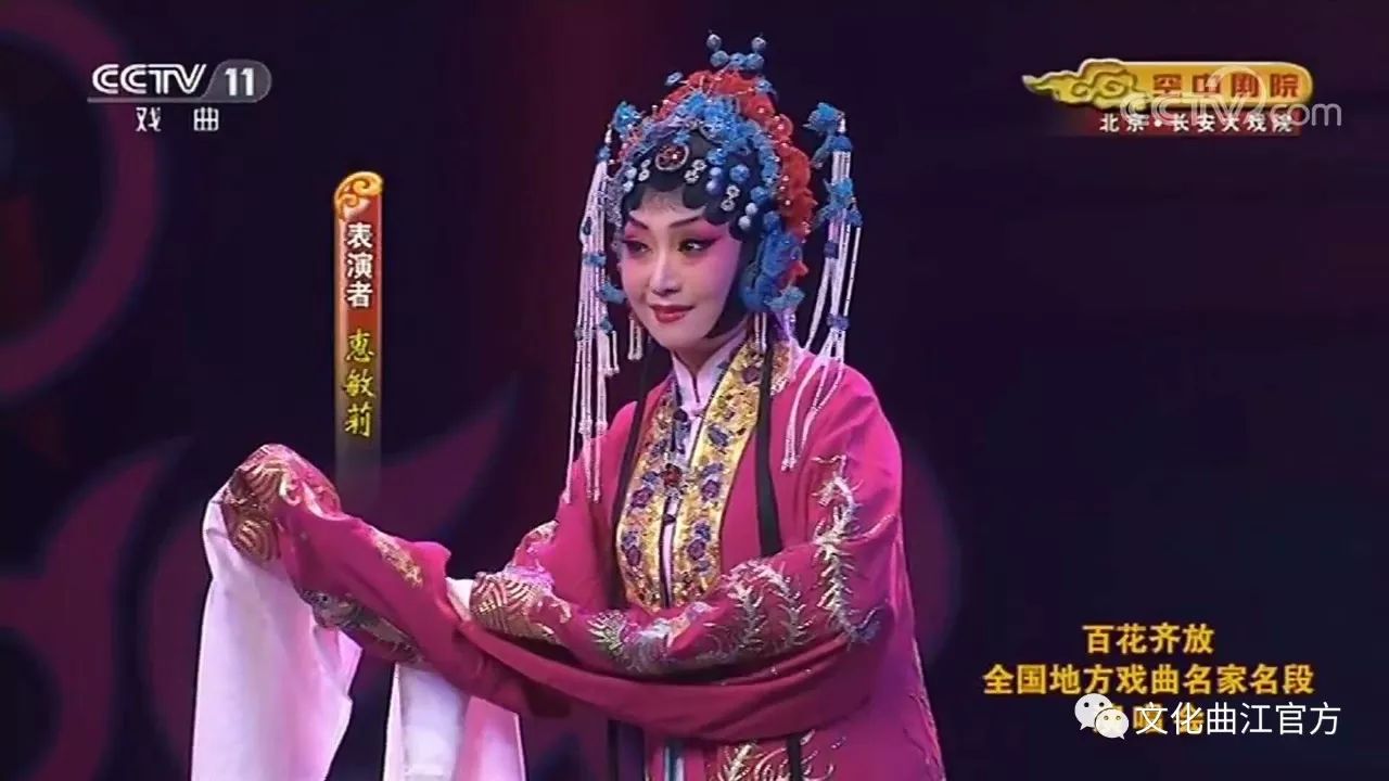 惠敏莉老师在表演