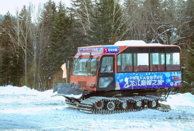 大秃顶子山看日落搭乘大雪谷景区雪龙号履带式观光车 雪地摩托来回280