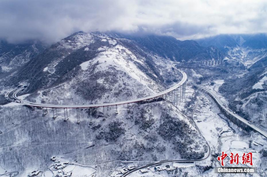 雅西高速雪后美轮美奂