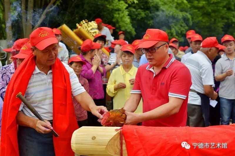 《祭 龚健摄《木拱廊桥传统营造技艺 叶迎阳摄《走桥 甘振清摄