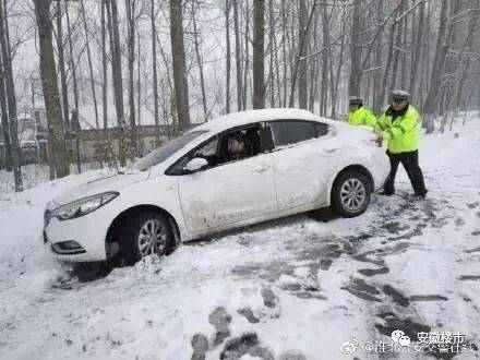 淮北交警正在帮助车主淮南市1月3日,淮南市教育局发布了《关于做好