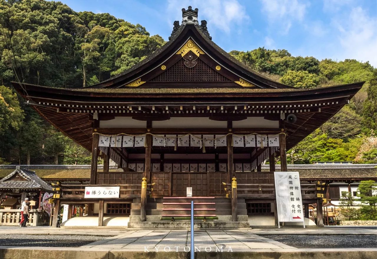 松尾大社舞殿平安神宫虽为"中,却比东青龙的八坂神社还要偏东,作为五