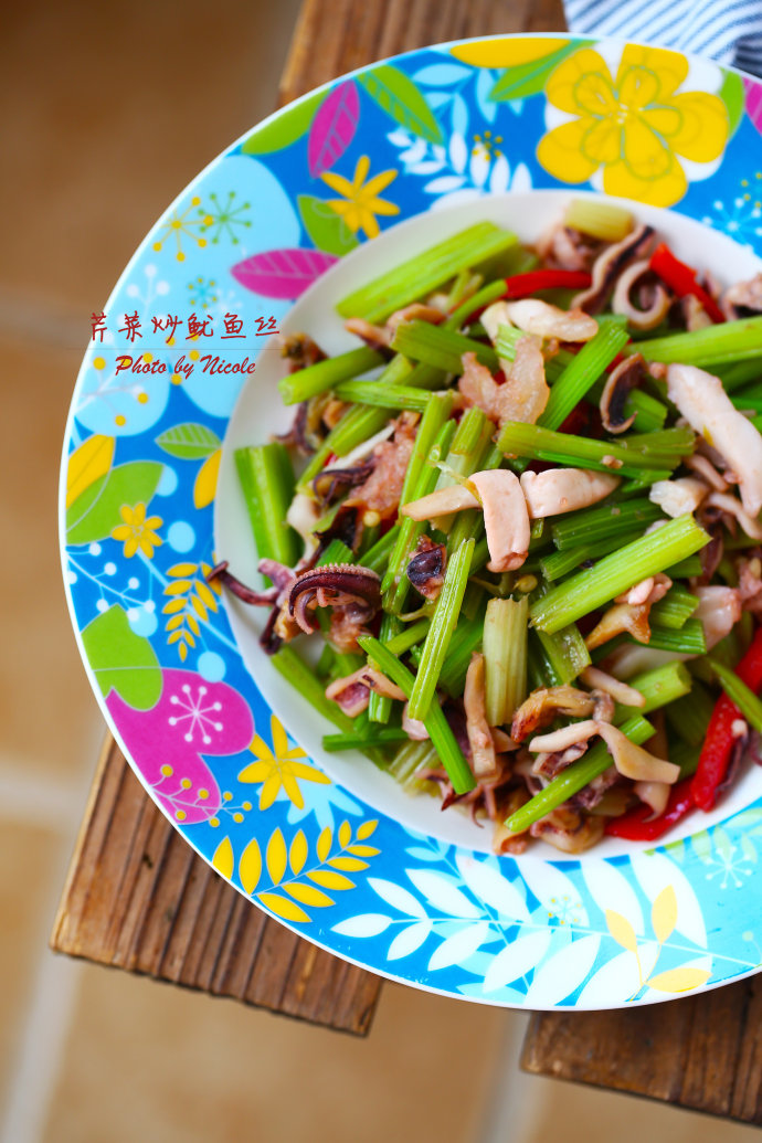 新春悠享家#新年餐桌上的惹味小炒:芹菜炒鱿鱼丝