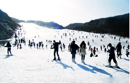 地址:晋中市太谷县梅苑南山 九龙滑雪场