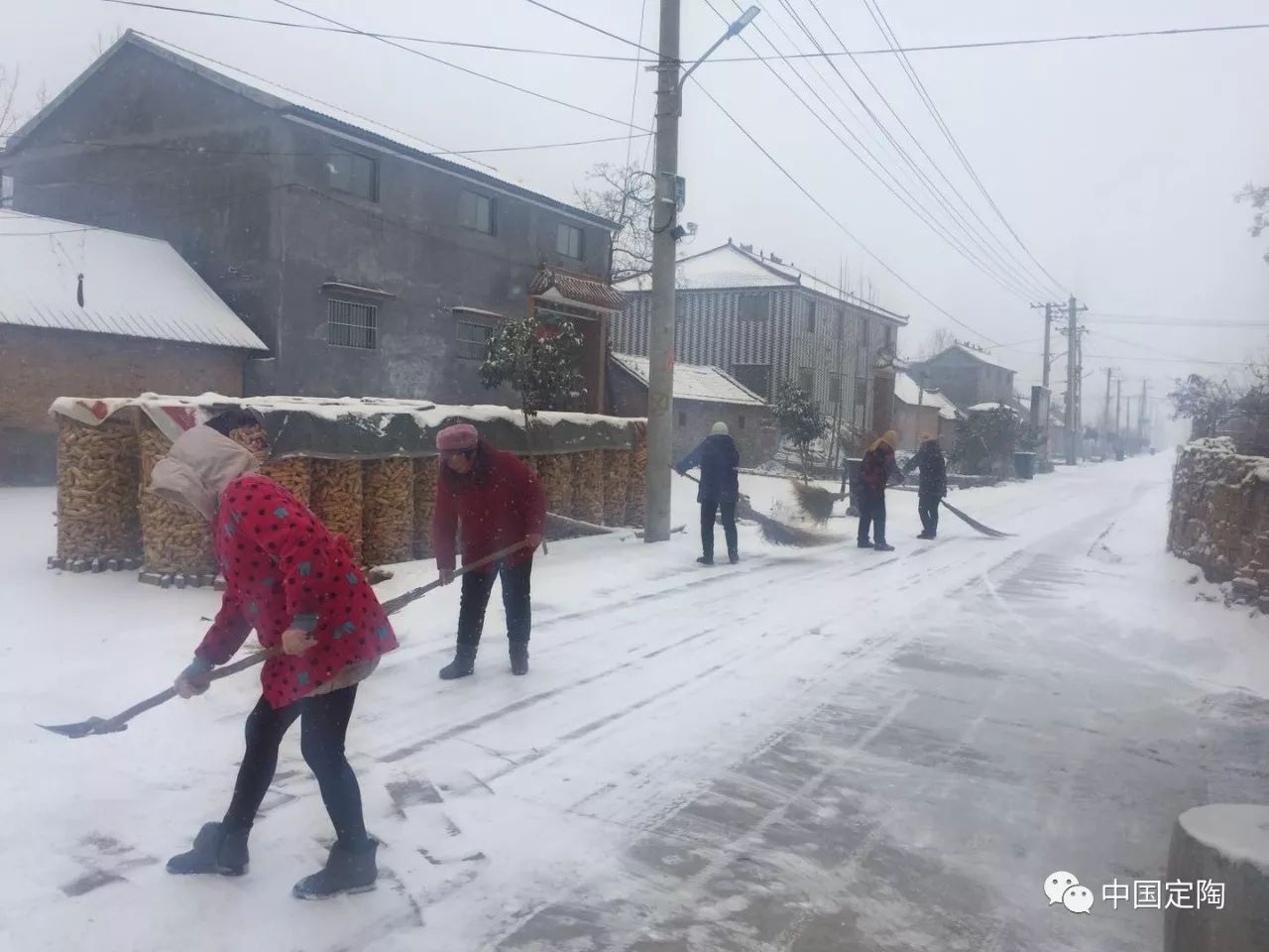 定陶大市新区奉献精神在风雪中继承传扬