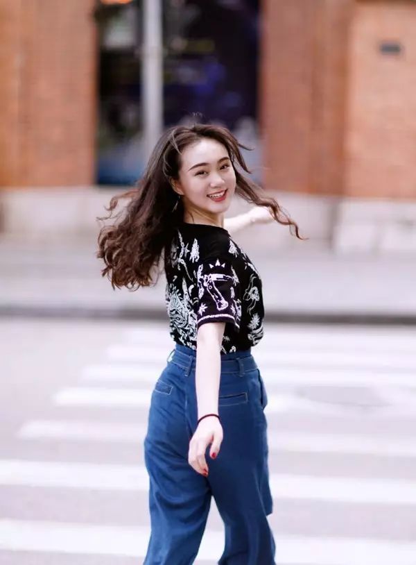 北京舞蹈学院#十大新生女神#,清纯有活力, 