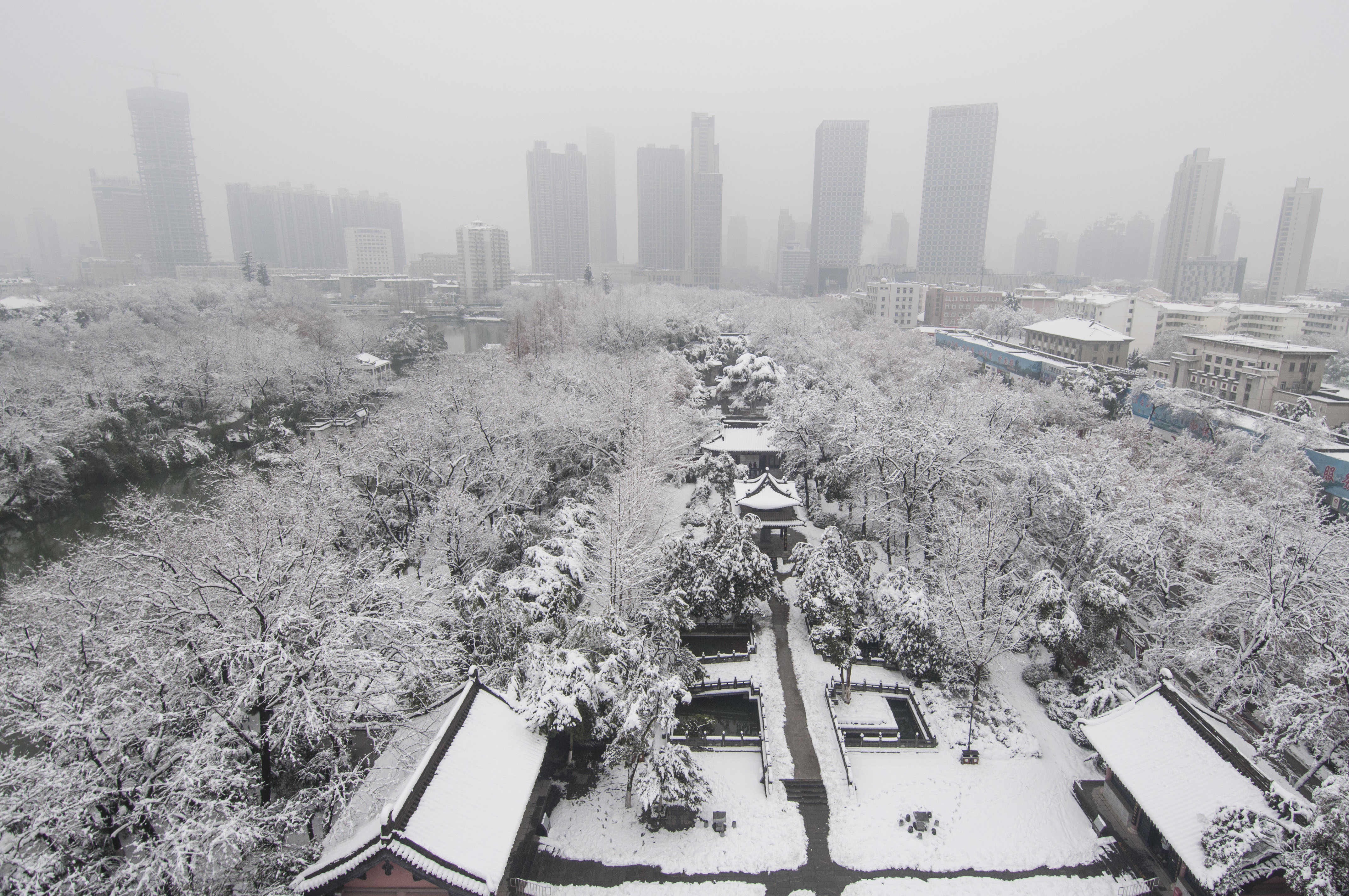 鸟瞰合肥包公园雪景