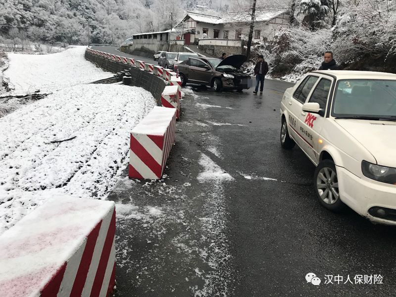 昨天下雪略阳等其它汉中区县共发生32起车祸.