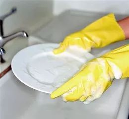 wash the dishes 洗碗