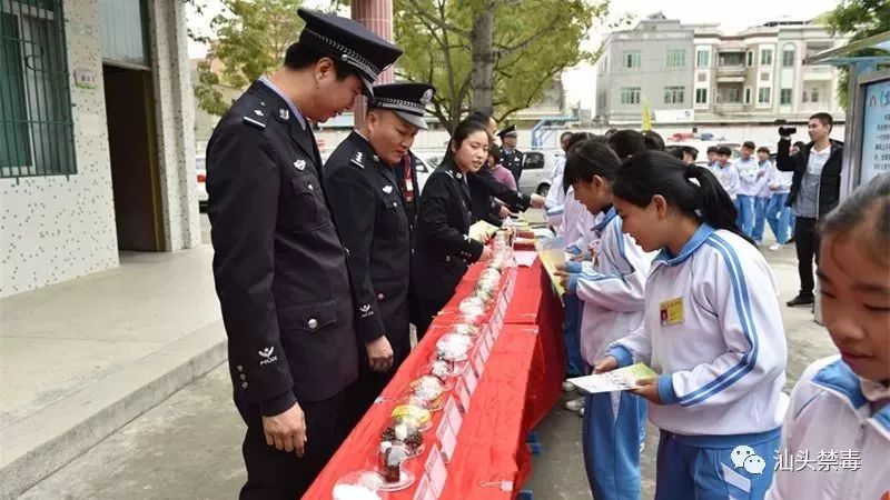 鹤市| 昨天上午澄海溪南中学来了大批民警,究竟发生了