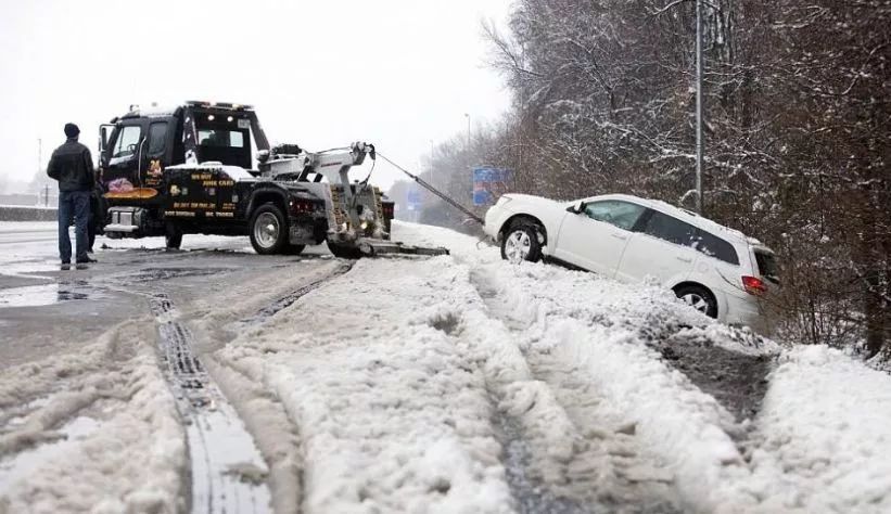 暴雪已导致多起交通事故