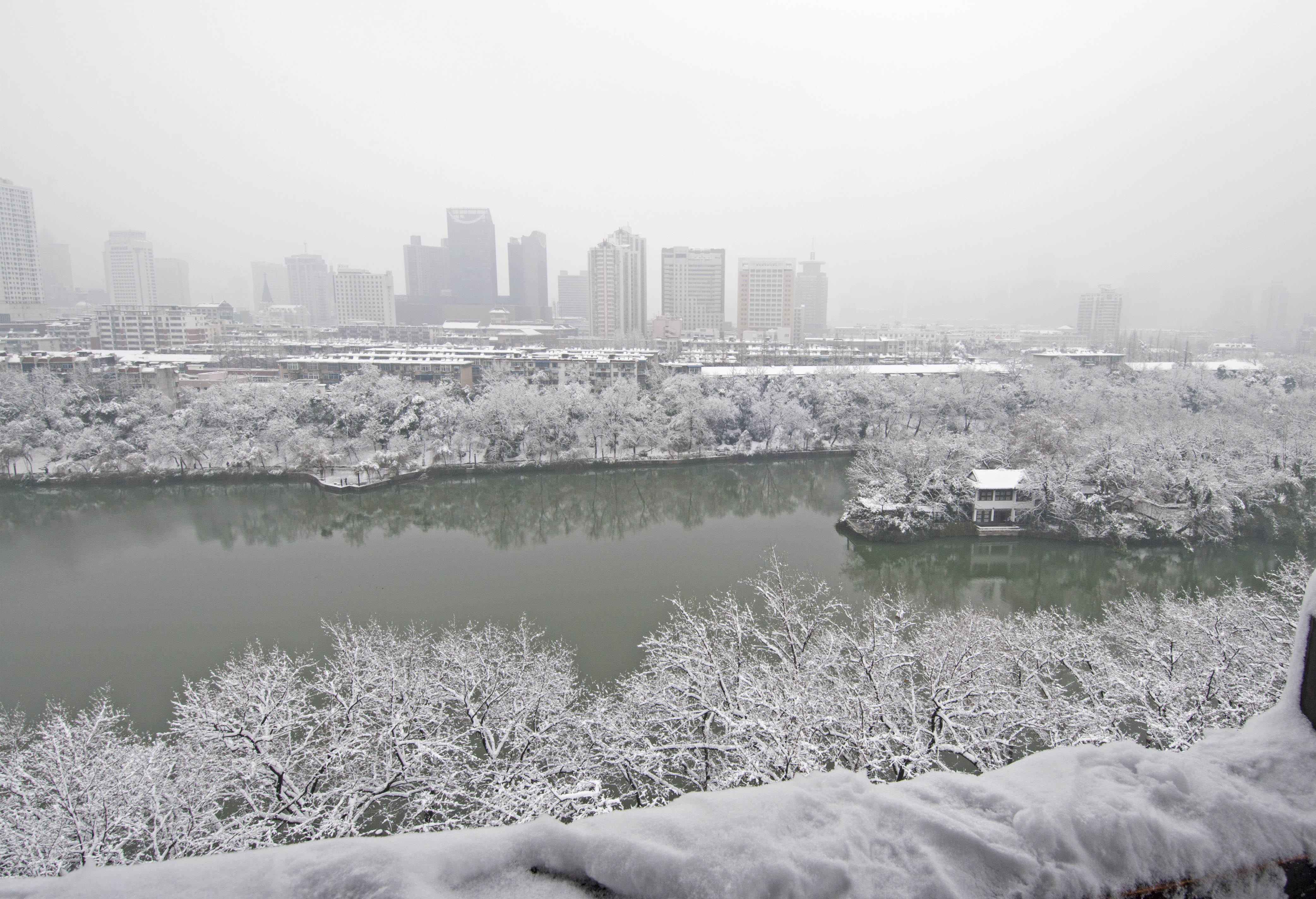 鸟瞰合肥包公园雪景