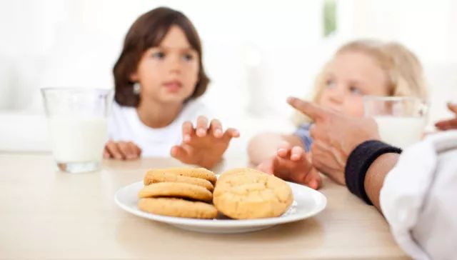 小孩喜欢吃零食怎么办