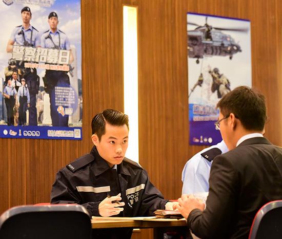 队6日在警察总部举办冬季"警察招募日,招募见习督察,警员及辅警警员