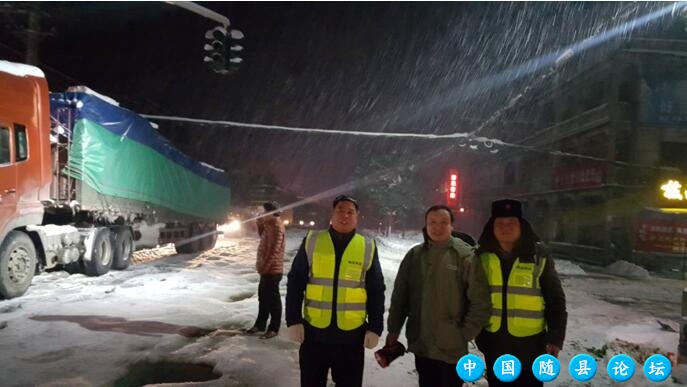 大雪纷纷阻路途,随县小林镇温情暖人间