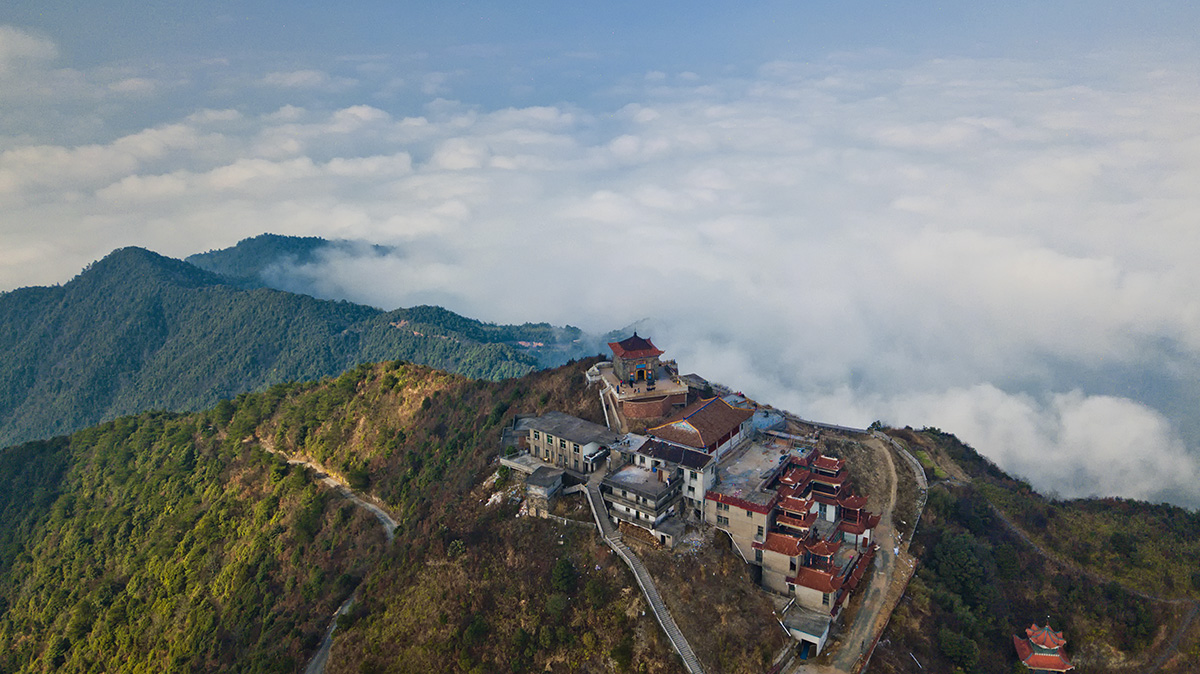 武夷山中仙鹤曾翱翔的地方,闽赣边界东华山上的宗教圣地