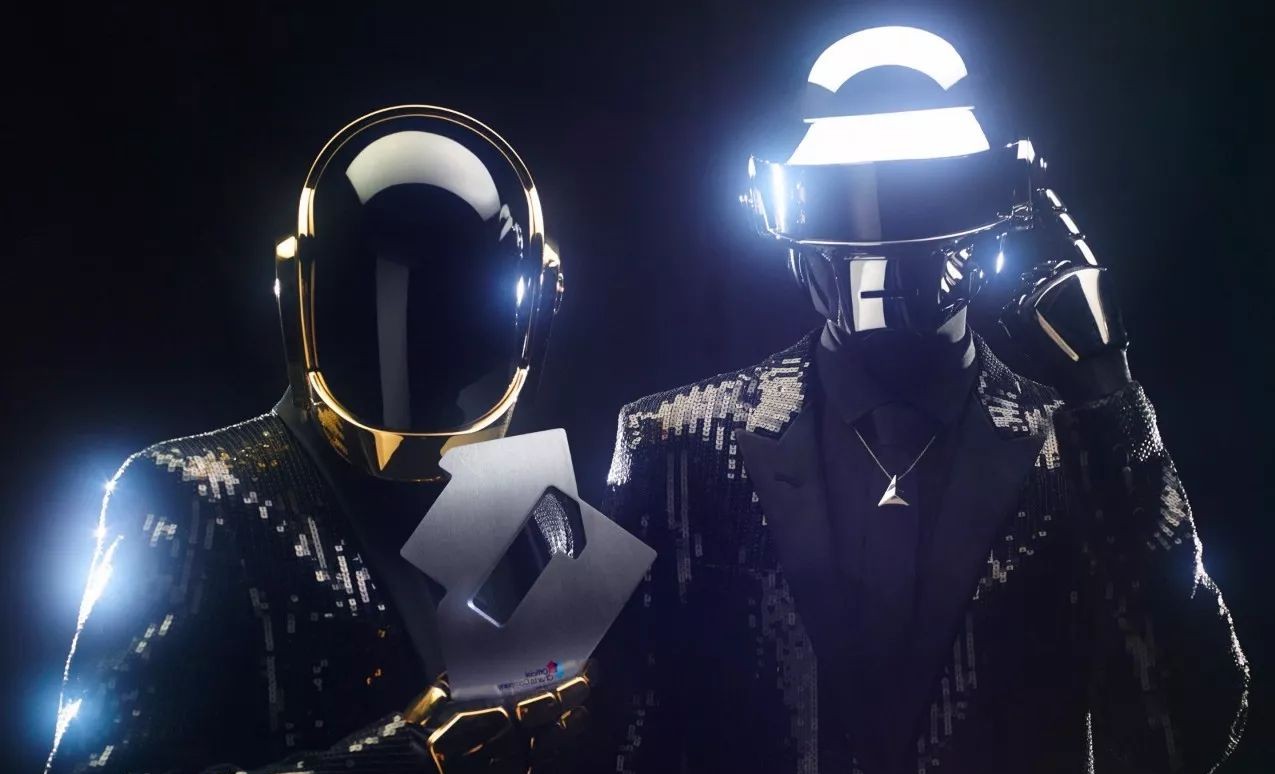 daft punk 法国 蠢朋克 法国电音组合蠢朋克 发行首张专辑homework