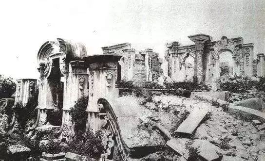 于是,1860年10月18日 联军火烧圆明园,大火三日不灭 京西的"三山五园"