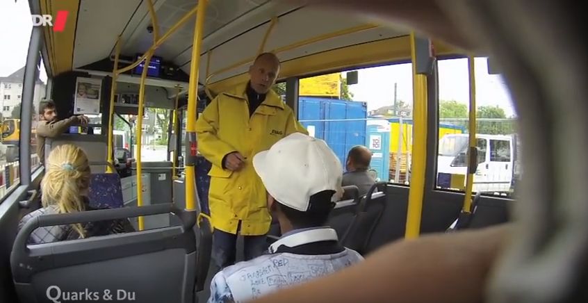 气爆!德国公交车规定外国人和难民只能坐后排,前排留给德国人 .
