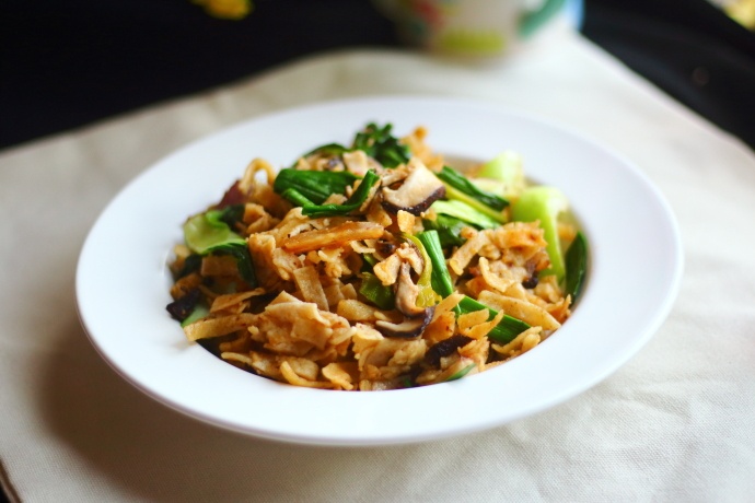 腊肉炒豆丝浓浓家乡味道的美食这个季节去饭店吃饭必点的菜