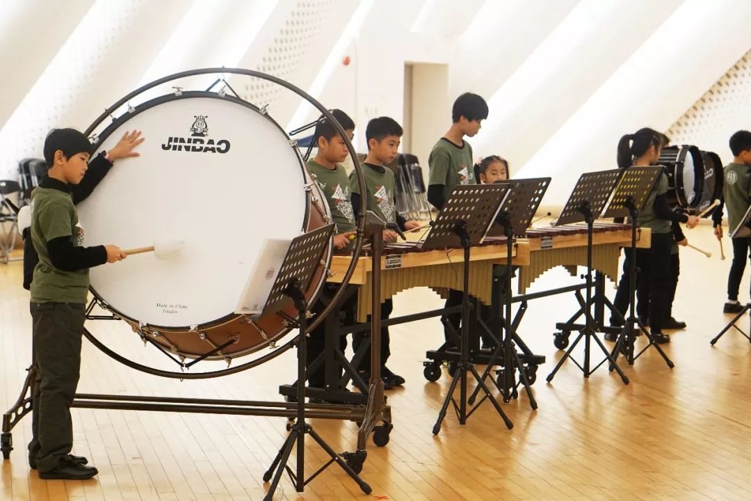 广州大剧院青少年行进管乐团打击声部课堂训练