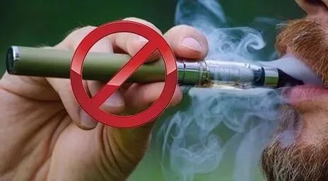 在禁止吸烟地点吸电子烟同样违法.