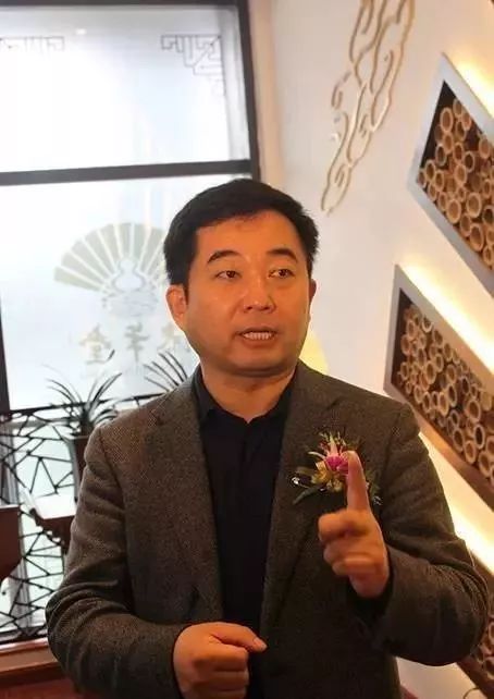 本文来源:生命时报刘剑锋主任钻研30多年,发明了"气色形态手诊法".